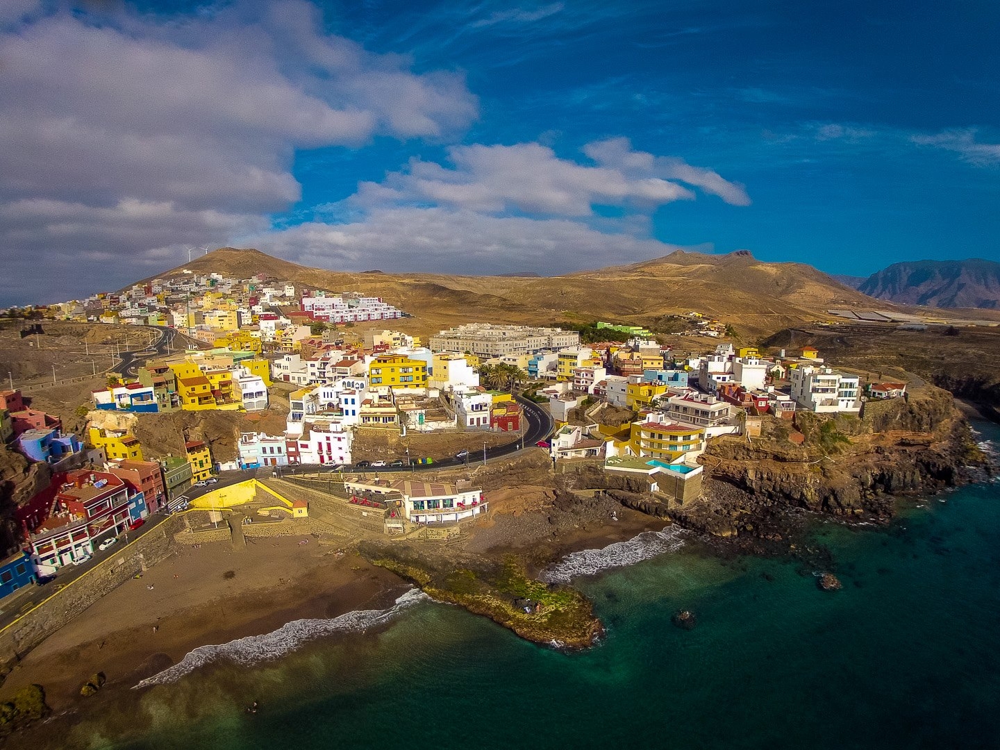 Sardina town and beach