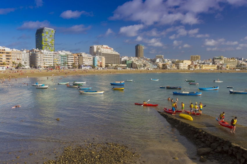 Las Canteras beach with Las Palmas city behind