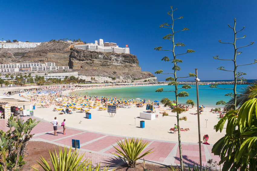 Amadores beach in Gran Canaria in December