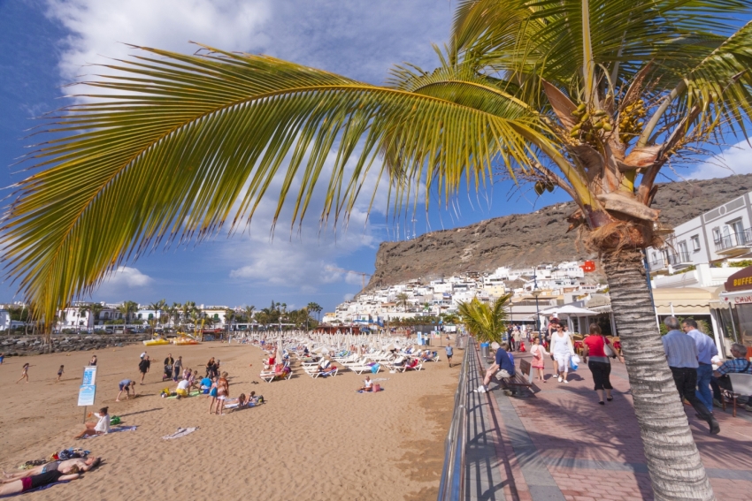 Puerto de Mogán beach and promenade