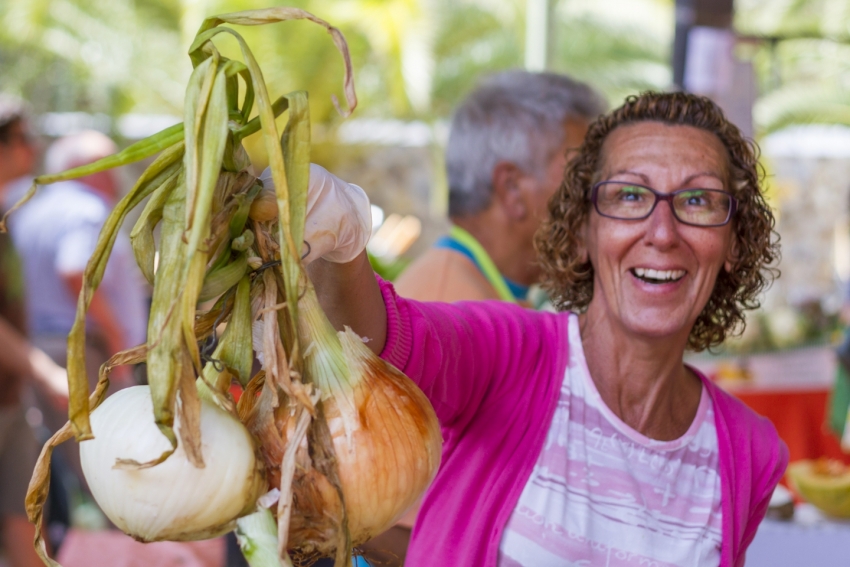 Las Palmas locals shop in markets and fruterias